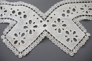 cream/ natural lace neckline trim - craft clearout