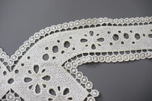 cream/ natural lace neckline trim - craft clearout